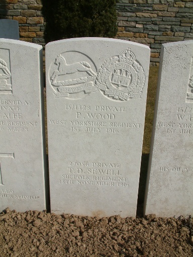 Grave of Thomas D. Sewell, courtesy www.britishwargraves.co.uk